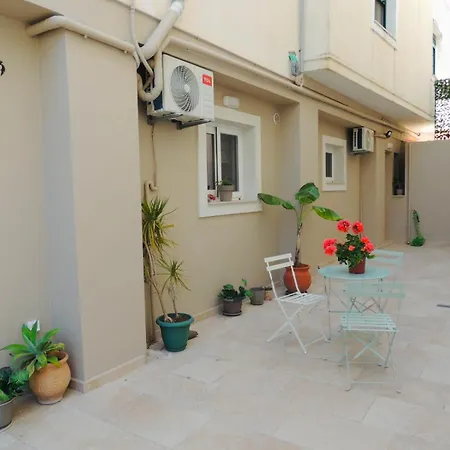 Dahlia Apartman *